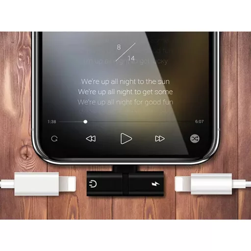 Rozbočovací adaptér Apple  - počúvanie hudby a nabíjanie súčasne
