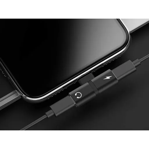 Rozbočovací adaptér Apple  - počúvanie hudby a nabíjanie súčasne