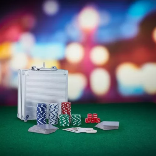 Pokerová súprava so 100 žetónmi, 2 balíčky kariet v kovovom puzdre
