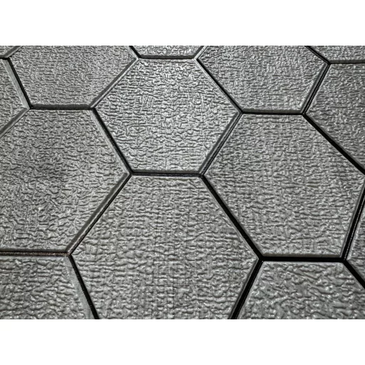 Austin sivý hexagónový (včelí plást) 3D nástenný panel (67×67 cm) – samolepiaci